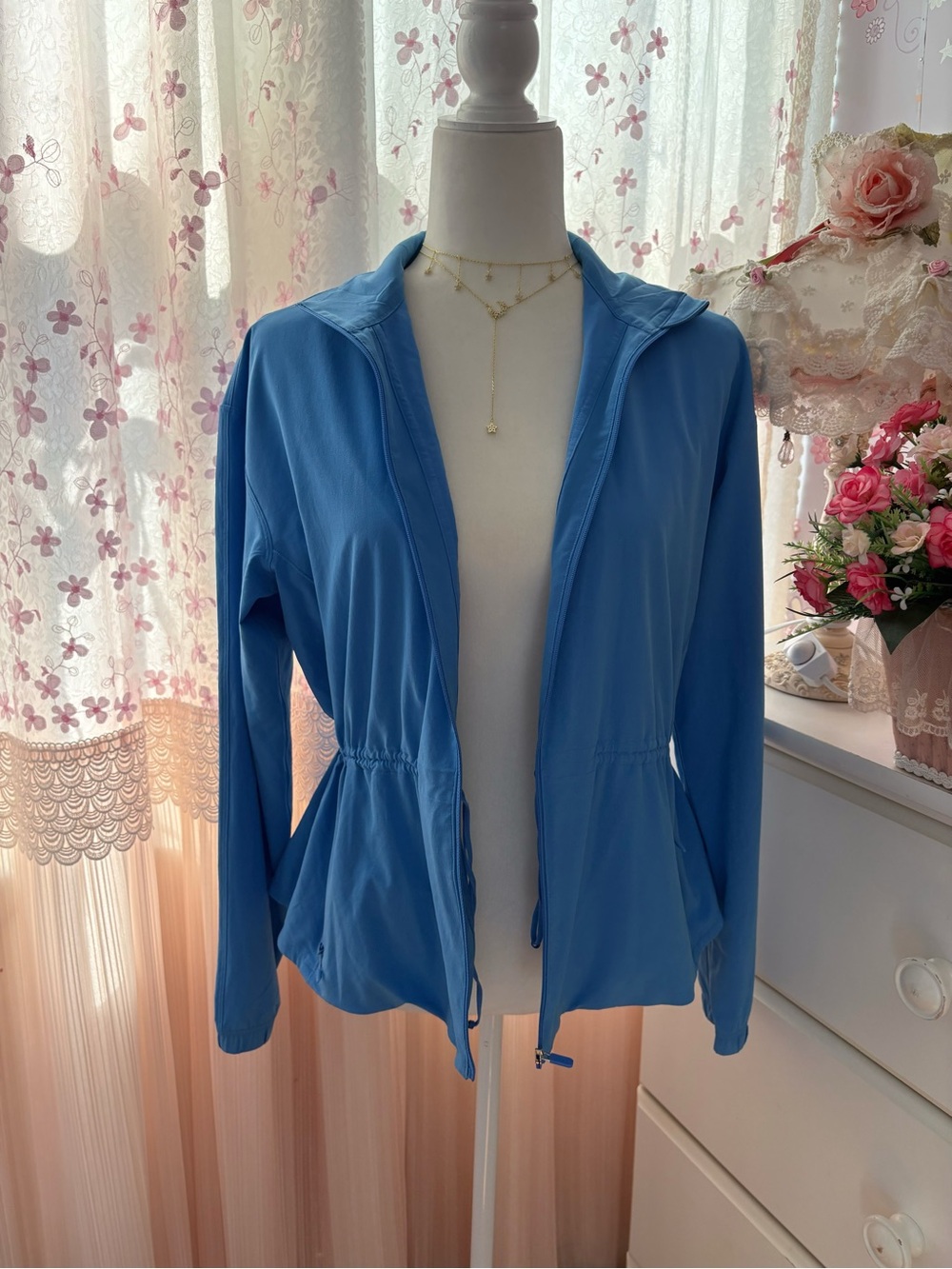 Lululemon UV-Protective Cinch-Waist Running Jacket - Picture 4 of 9